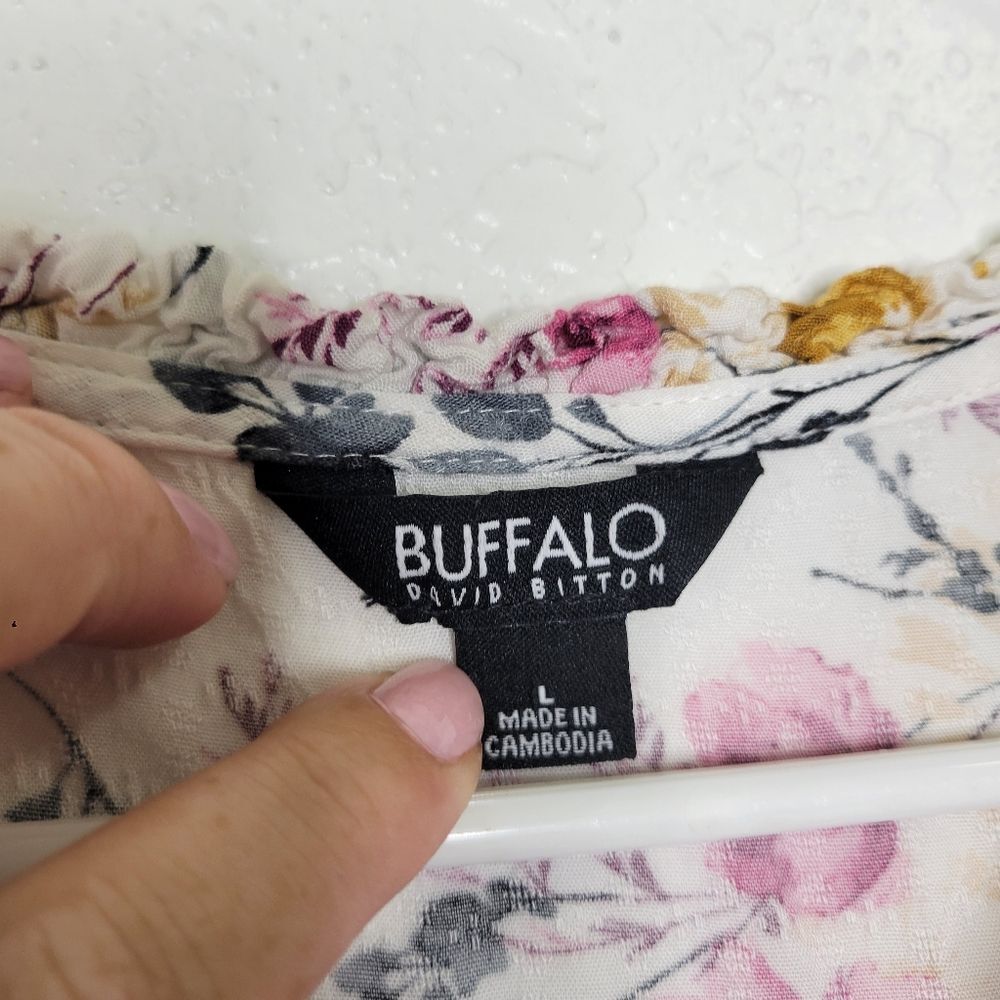 Buffalo David Bitton Size Large White Pink Floral Short Flutter Sleeve Blouse - Picture 3 of 8